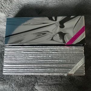 BRAND NEW: MAC SHINY PRETTY THINGS FACE COMPACT: FAIR